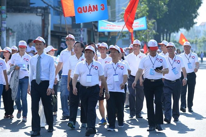 Marsch zur Begrüßung des 90 Millionsten Bürgers in Vietnam